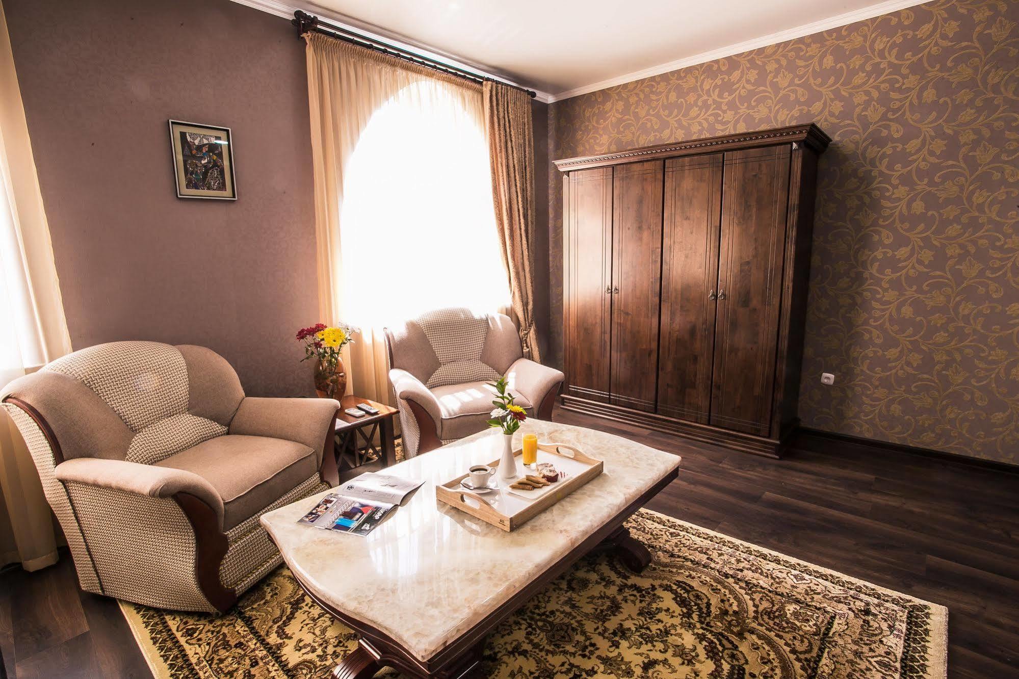 Shah Palace Hotel Bishkek Luaran gambar